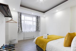 Large Comfy 4 Bedroom House, Ideal for Workers, FREE Parking - 8