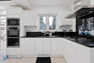 Large Comfy 4 Bedroom House, Ideal for Workers, FREE Parking - 7