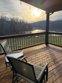 New, modern cabin with private lake and hiking - 4