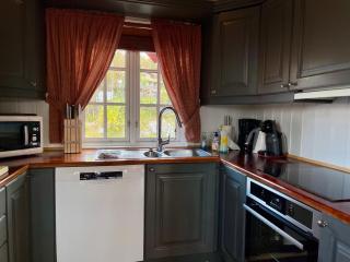 3-Story Apartment Perfect For Up To 10 Guests - 4