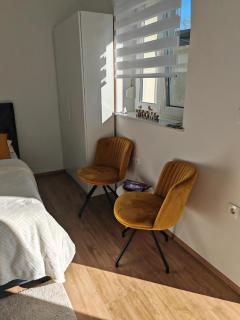 YELLOW APARTMENT WITH FREE PARKING - 6