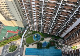 Manila Bay Sunset Suite In Pasay with Balcony,Pool, Fast WiFi Near NAIA Airport , MOA, PICC, US Embassy - 5