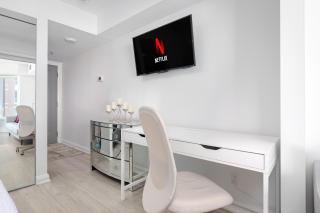 Luxury Condo in the Heart of Yorkville - 4