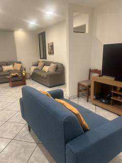 Charming Family House near 75 Av Norte - 2