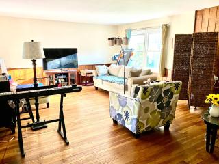 B3 A private room in Naperville downtown with desk and Wi-Fi near everything - 4