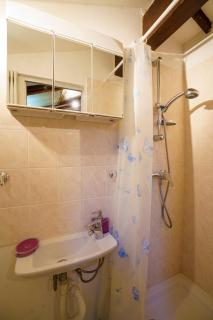 A nostra casetta corsa,Tania, les pieds dans l'eau - 7