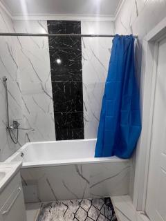 In the very center of the city, a business-class golden square with a view of the mountains - 9