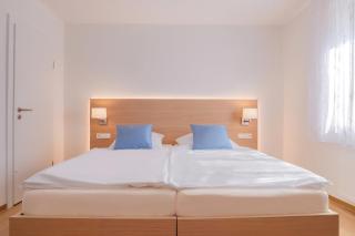 Hotel Gästehaus Hirsch - 8