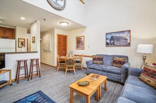 Highridge E10 Cozy One Bedroom Loft with Fireplace and Pool Access - 6