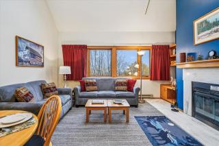 Highridge E10 Cozy One Bedroom Loft with Fireplace and Pool Access - 4