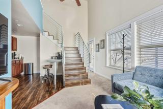 Sun-Drenched Slabtown Loft Studio - 7