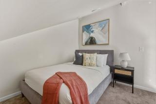 Sun-Drenched Slabtown Loft Studio - 4