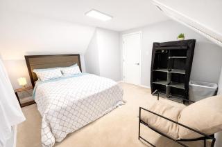 The Charming Cozy 4-Bedroom Getaway in Glen Burnie - 4