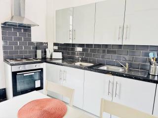 12A Charming Double Room in shared home at Pembroke - 3