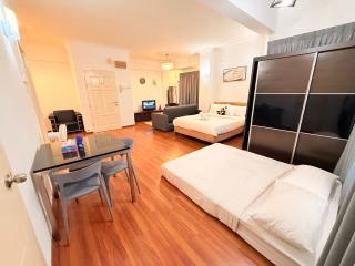 CozyHome Suites Casa Mutiara - 9