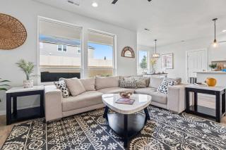 Luxury 5BR Retreat - Hot Tub - Game Room - Parks - 7