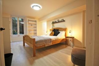 Central 3 BR Home with Private Courtyard - 9