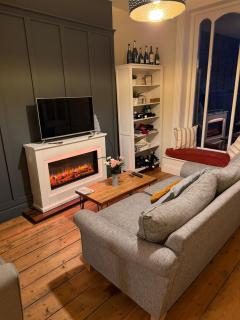 Central 3 BR Home with Private Courtyard - 6