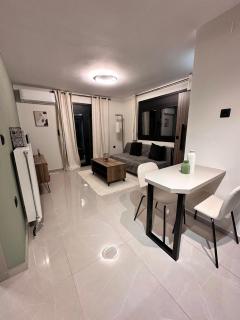 The House of Olive Luxurious Apartments - 9