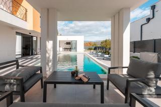 Luxury Villa - FOR GIFT - 1