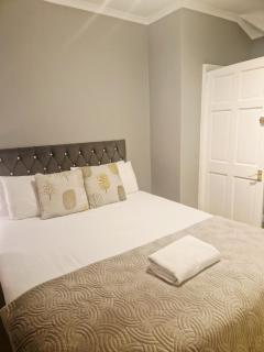 King Edward 3 bed house ideal for contractors - 0
