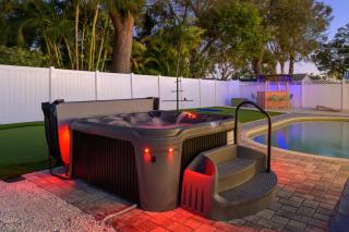 Epic Backyard - Private Pool - Firepit - Putt Putt - 6