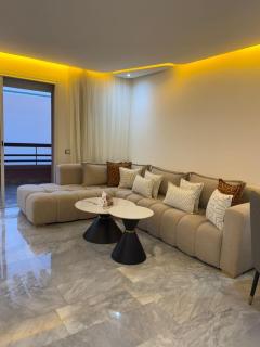 Appartement moderne avec terrasse vue piscine - 0