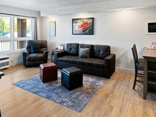 Walk to Landing and convention center beautiful - 4