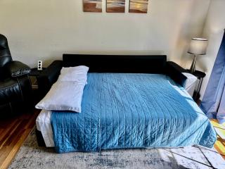 Walk to Landing and convention center beautiful - 2