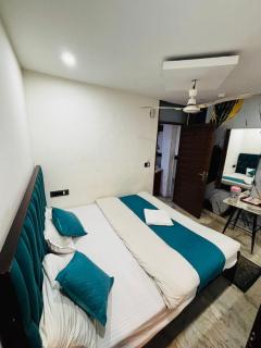 Hotel Bharat - Main Bazar - 3