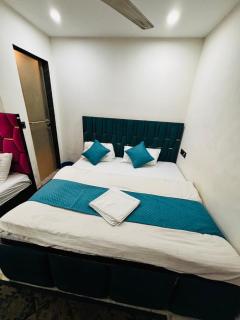 Hotel Bharat - Main Bazar - 2