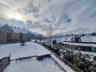 Ventanal de Saras Petfriendly Garaje Trastero y Chimenea - Arafita Apartamentos - 6