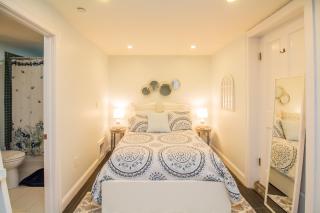 Renovated Studio, steps to MGH, Suffolk, Sleeps 4 - Boston - 1