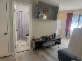 Cozy 2BR By Norfolk Base & Beach - 1