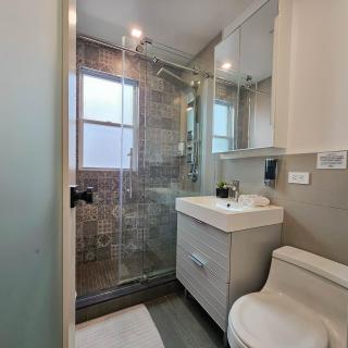 Bright Modern 2-bedroom apartment - Prime Astorioa - near subway - 8