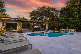 New Villa Jungle Paradise Heated Pool BBQ Soccer - 4