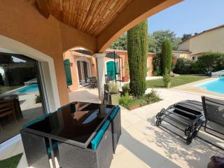 CALME VILLA DANS GOLF - PISCINE PRIVEE SECURISEE - 4