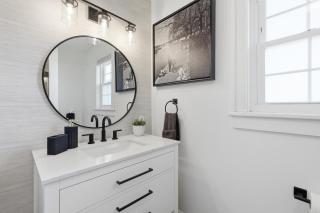 Minutes to Beaches - Home Theater, Couples Retreat - 6