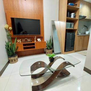 Stylish 1BR Condo with Balcony Pet Friendly - 0