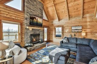 Rec Farm-Log Cabin on Farm, Lake, Hot Tub & Gaming Arcade - 6