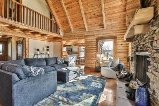 Rec Farm-Log Cabin on Farm, Lake, Hot Tub & Gaming Arcade - 5