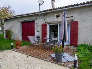 Maison de campagne avec piscine, proche de Périgueux – 2 chambres, BBQ, activités variées à proximité - FR-1-616-54 - 4