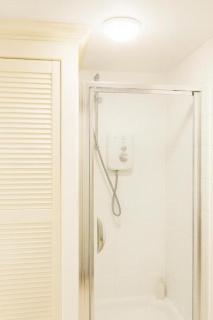 Private Room Near Excel London & City Airport Free Parking Available & WiFi - 3