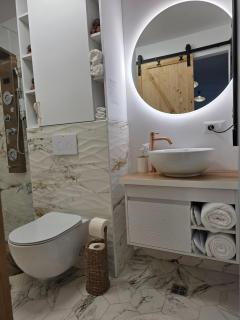 Badash Tiny Village - Tiny Houses with Heated Pool & BBQ - 2