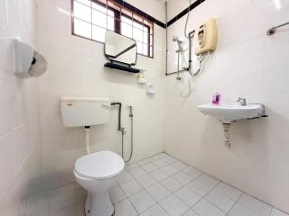 Family Landed 4BR 11 Pax Free Parking and Netflix - 7