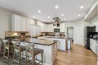 Luxury Desert Retreat - Pool, Spa, Movie Theater - 1