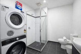 Modern 3 Bedroom Townhouse in Brunswick - 2