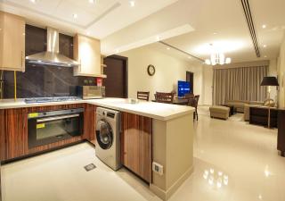 Luxury 2BR Apartment in Downtown near Burj Khalifa - 3