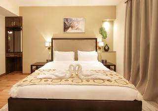 Luxury 2BR Apartment in Downtown near Burj Khalifa - 7