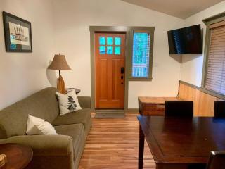 Enclosed deck - Hot tub - Pet Friendly- gas stove - 7